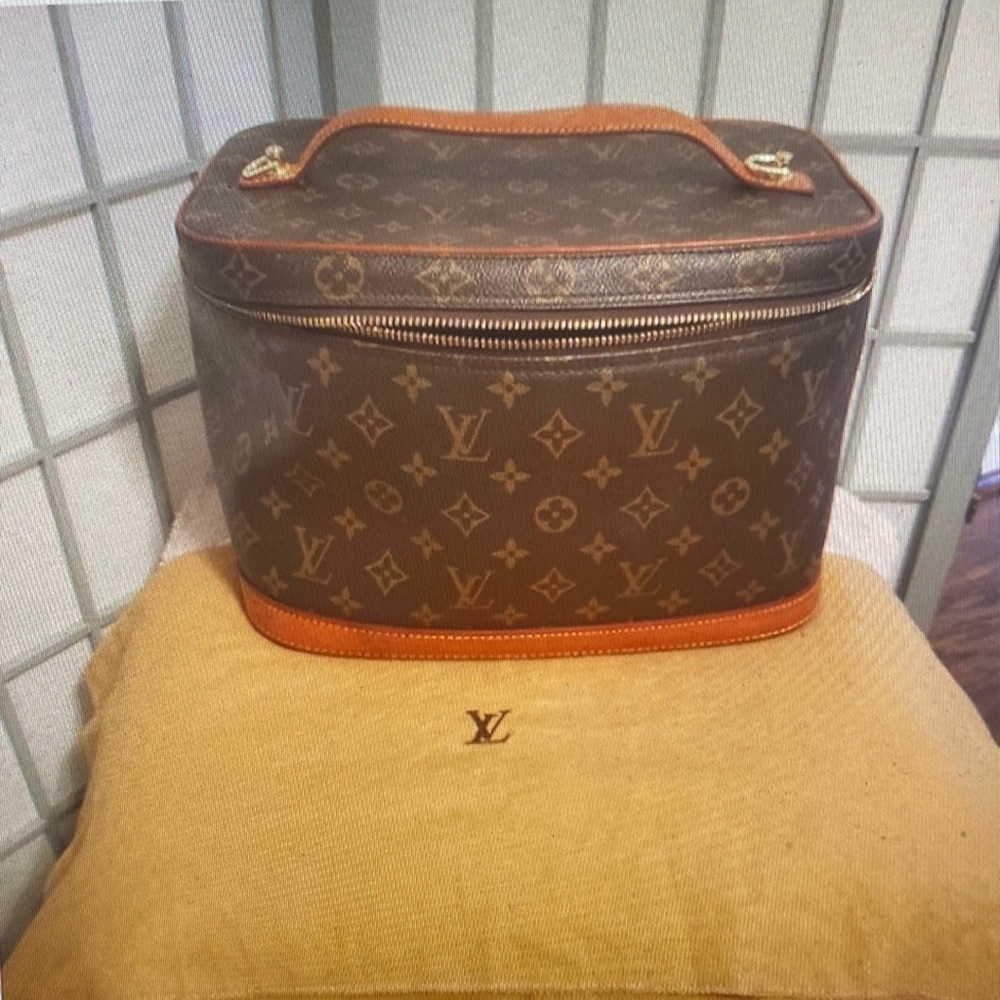 Louis Vuitton Large Vanity handbag without Strap